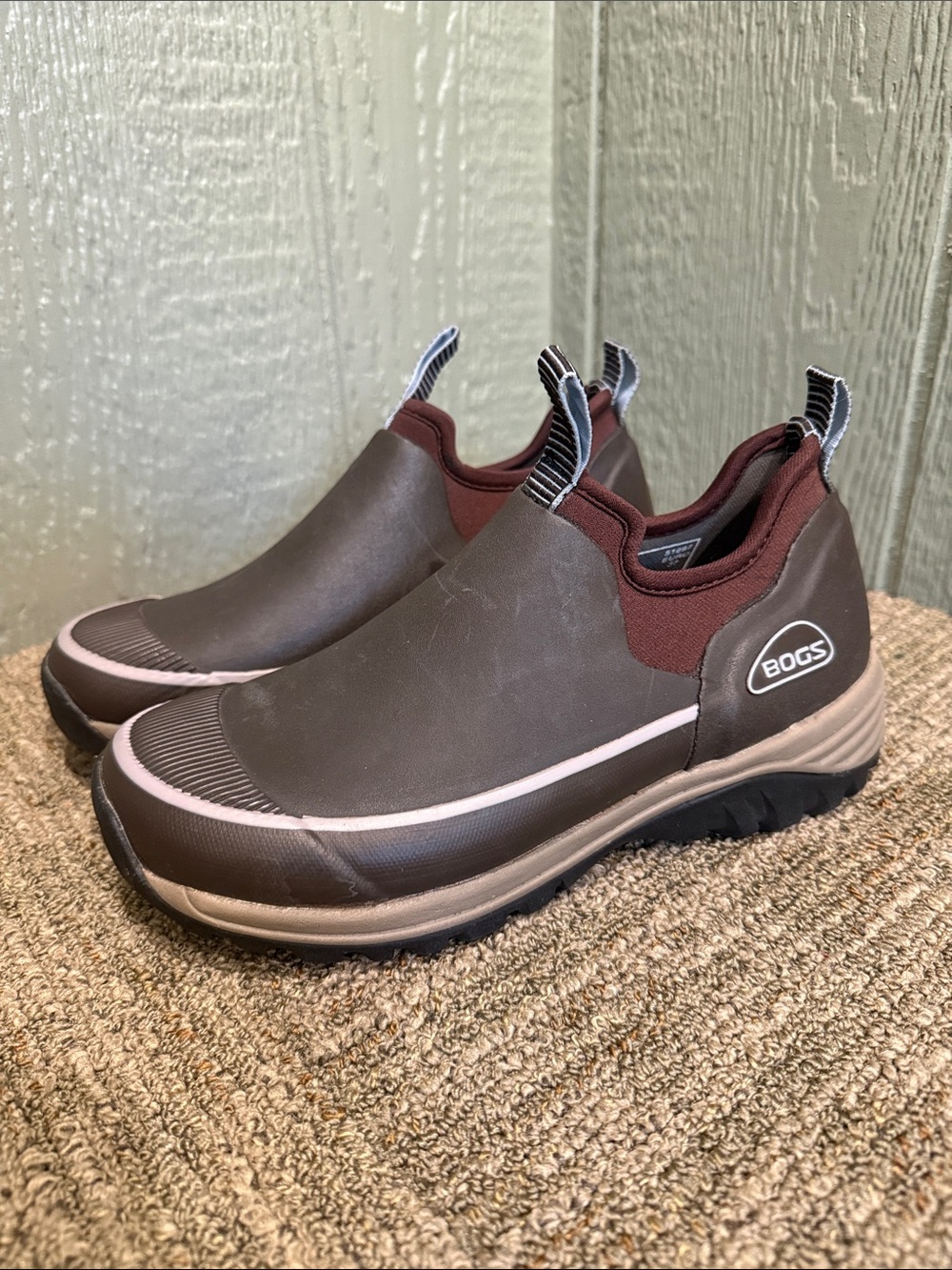 Women’s ankle BOGS - size 6
